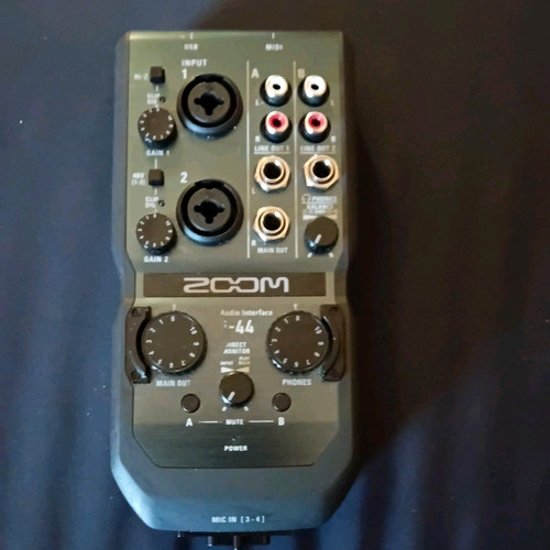 Zoom portable usb audio - u-44,